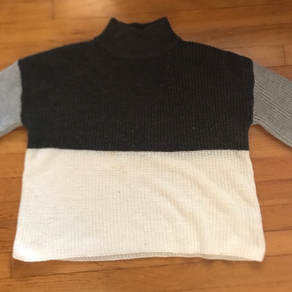 Multicolored Turtle-Neck Sweater - Picture 4 of 4